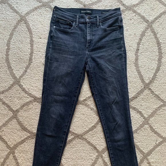 The Nico Mid Rise Skinny Crop (WILL STEAM BEFORE SENDING) - Picture 2 of 4